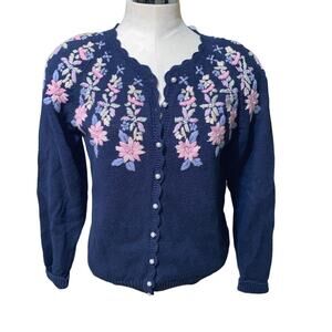 Vintage Chunky Knit embroidered applique sweater scalloped hem pearl buttons